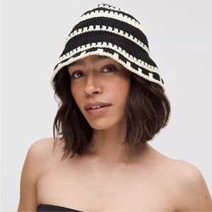 Lululemon Cotton Crochet Bucket Hat Black/light ivory Striped bucket hat